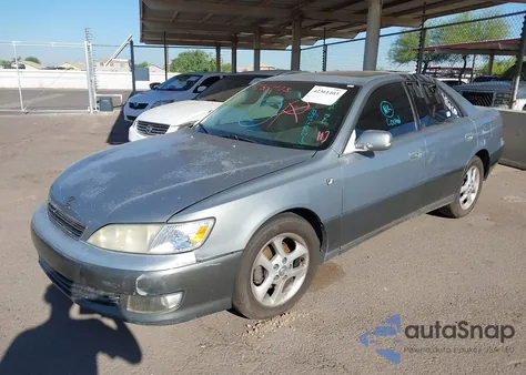 2000 Lexus Es 300 from USA, damaged, VIN JT8BF28G9Y0259522